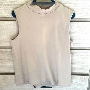 Sleeveless shirt